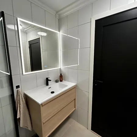 Fantastic Village In Leilighet